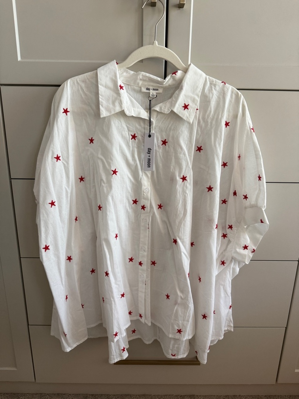 day + moon White Button-Down Shirt with Red Star Embroidery